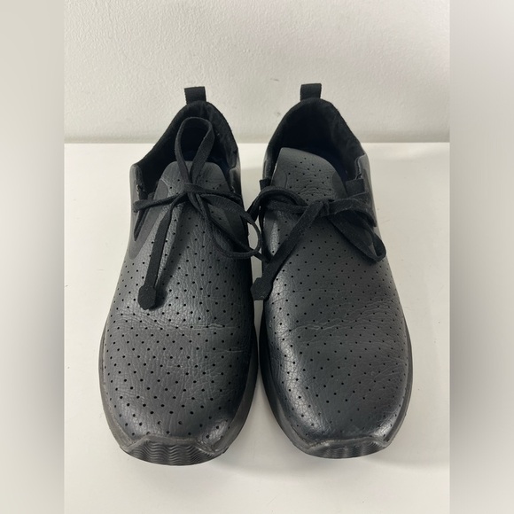 Men’s 7/ Womens 8 Native Black Faux Leather Shoes Lunar Landing Apollo 2.0 - Picture 4 of 8